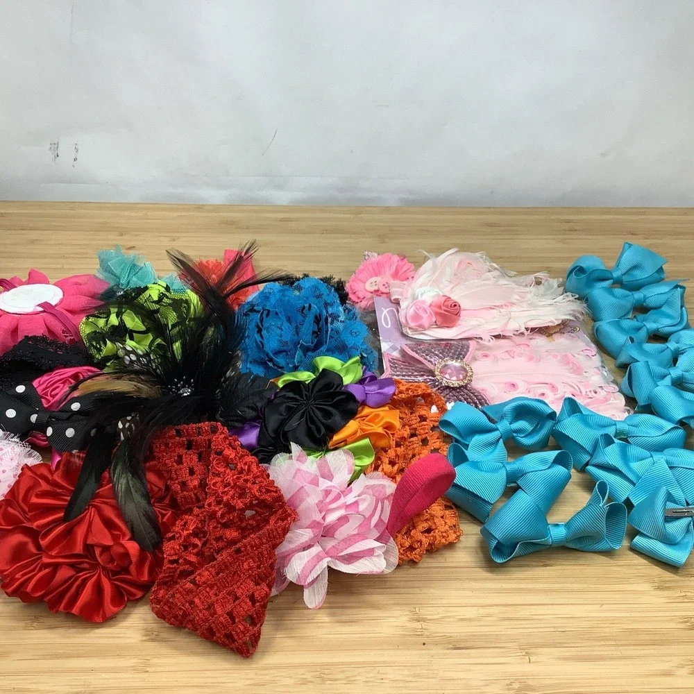 Lot Of 28 Assorted Girl Hair Bows Ribbon and Alligator Clip